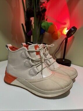 Sorel Women's Out N About lll Classic Waterproof Boots Orange Size 8.5